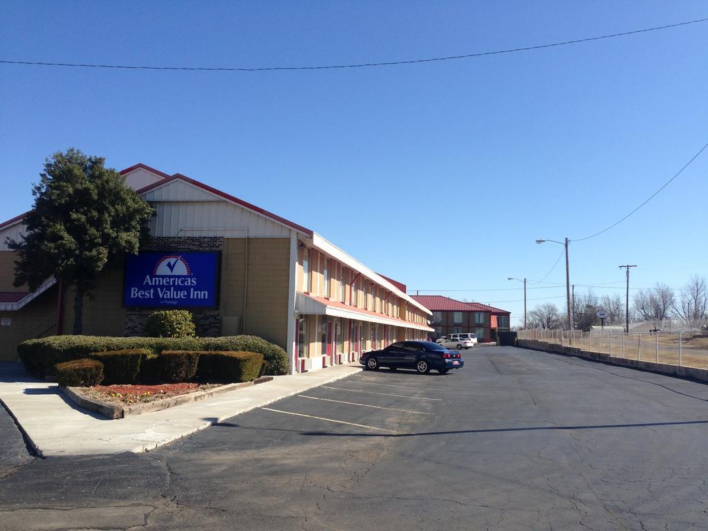 Americas Best Value Inn Tulsa I-44 Oakhurst Exterior photo