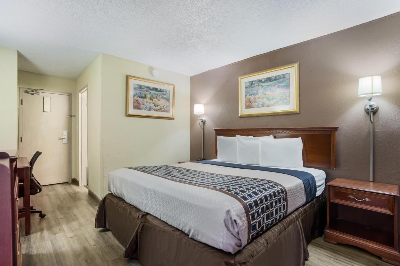 Americas Best Value Inn Tulsa I-44 Oakhurst Exterior photo